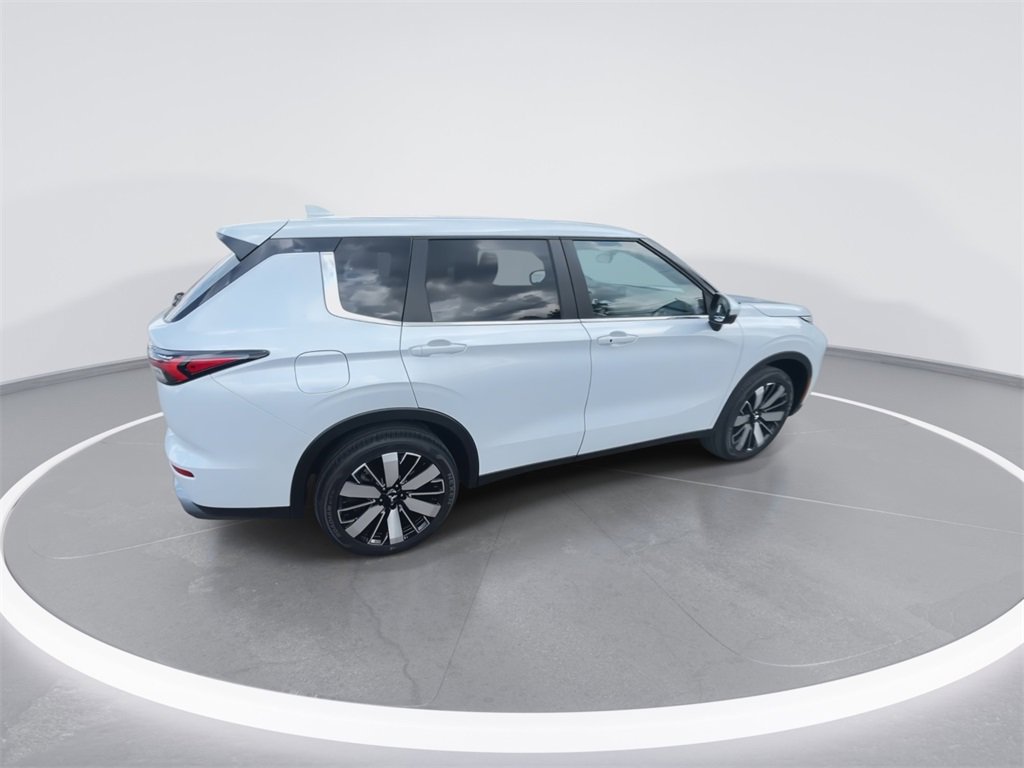 New 2025 Mitsubishi Outlander SE image 8