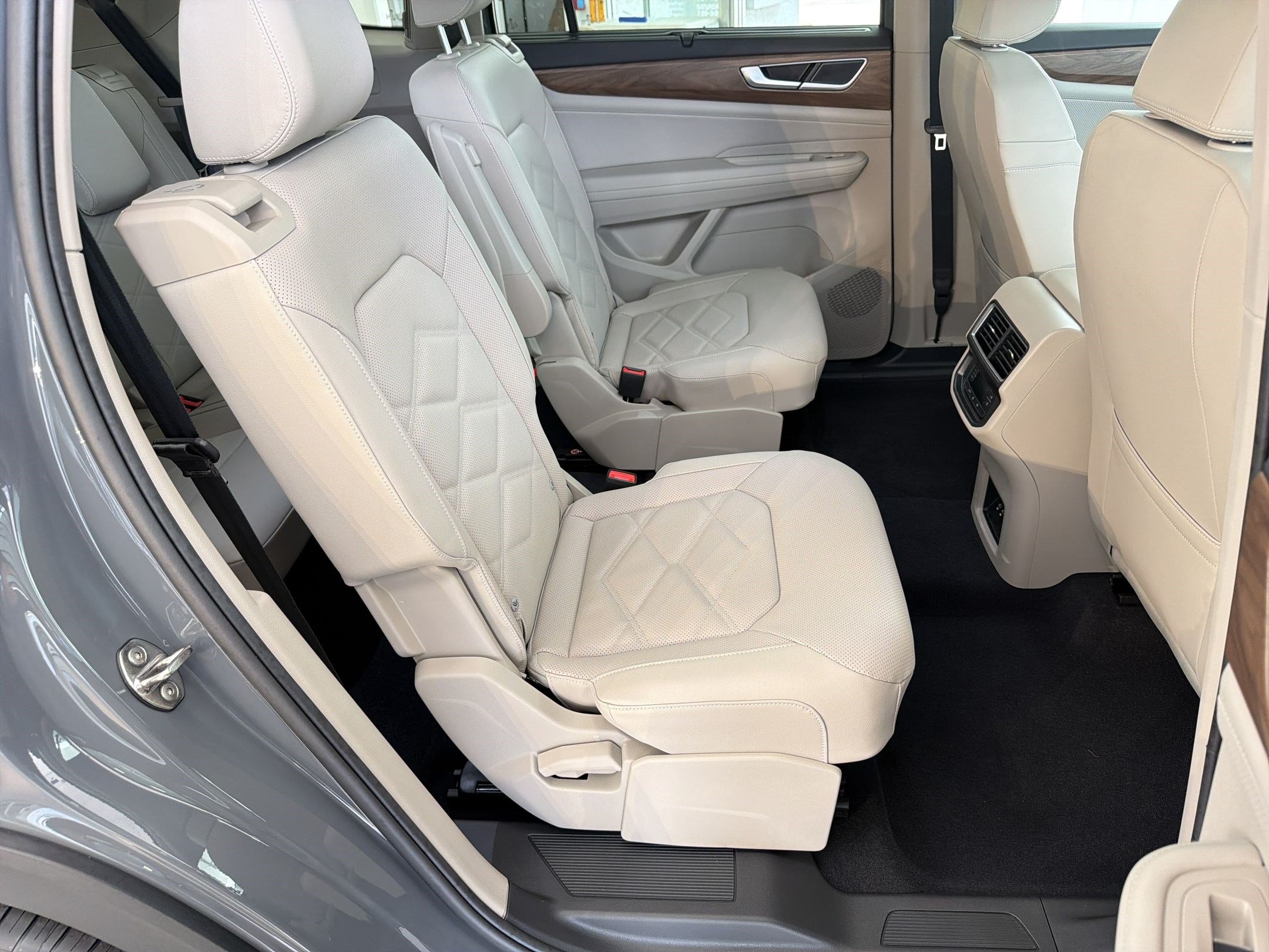New 2026 Volkswagen Atlas SE FWD image 29