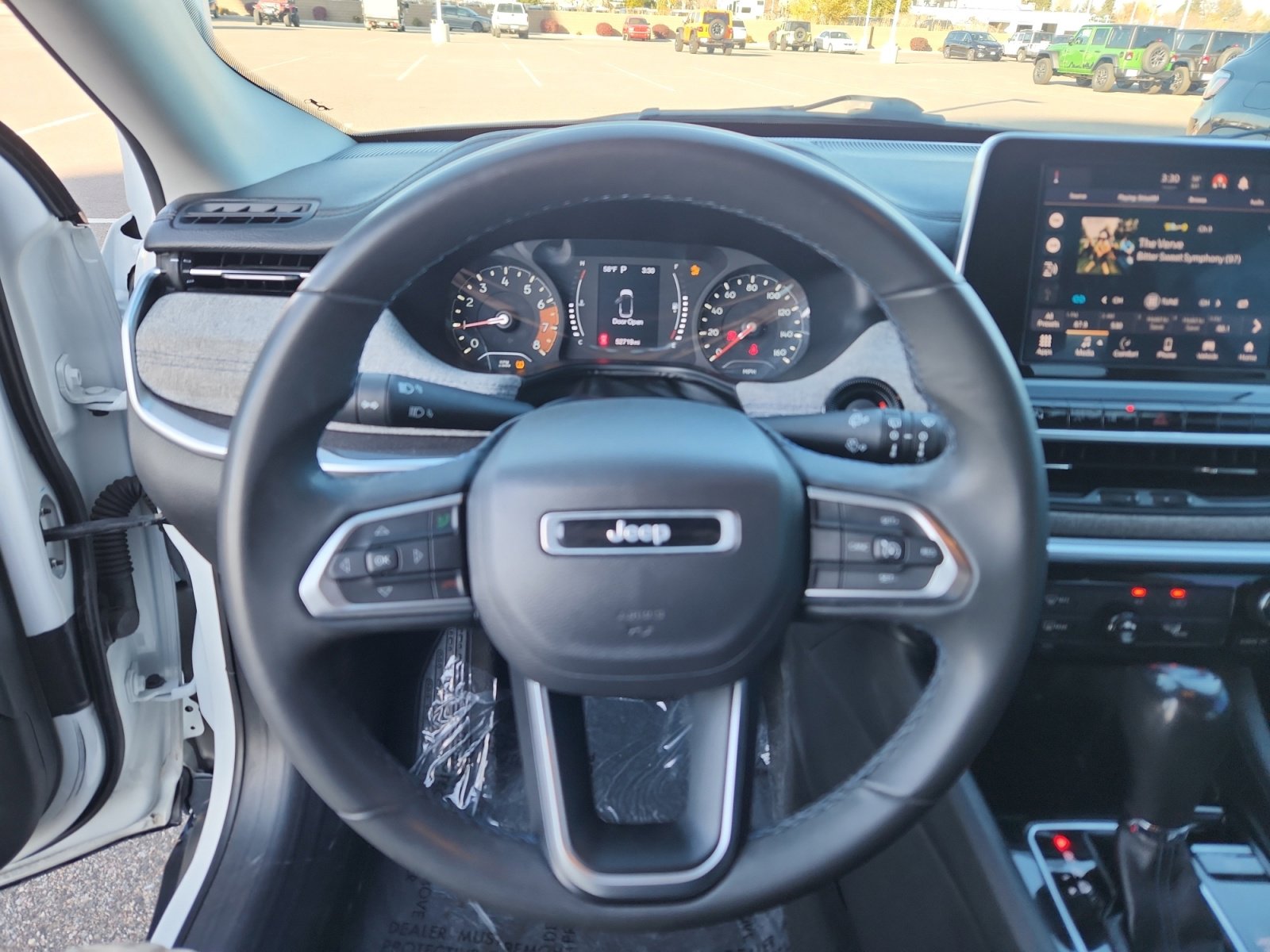 Used 2022 Jeep Compass Latitude image 10