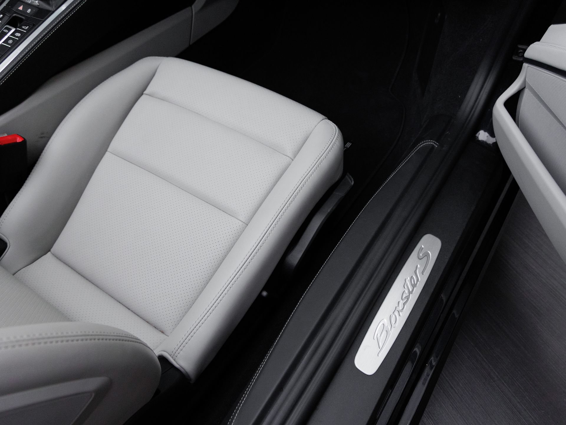 Certified 2025 Porsche 718 Boxster S RWD image 36