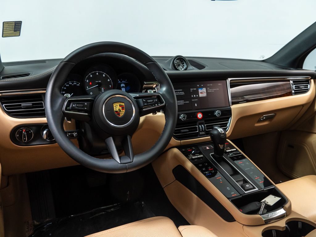 Used 2025 Porsche Macan S AWD/4WD image 4