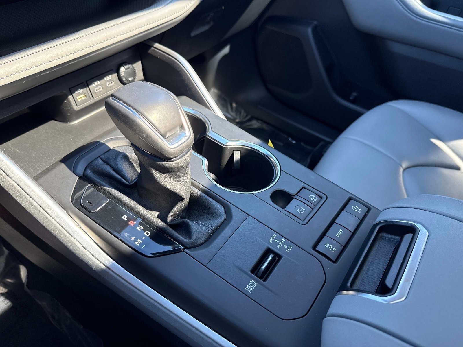 Used 2022 Toyota Highlander XLE image 26