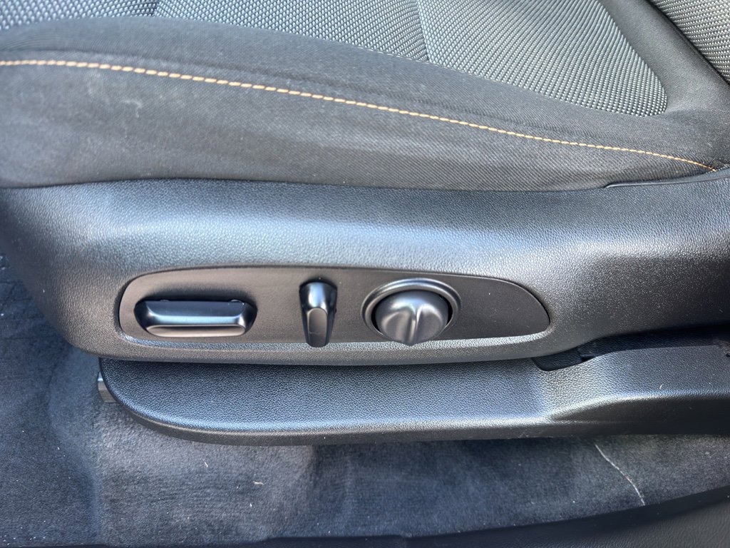 Used 2020 Chevrolet Traverse LT w/ LPO, Floor Liner Package image 16