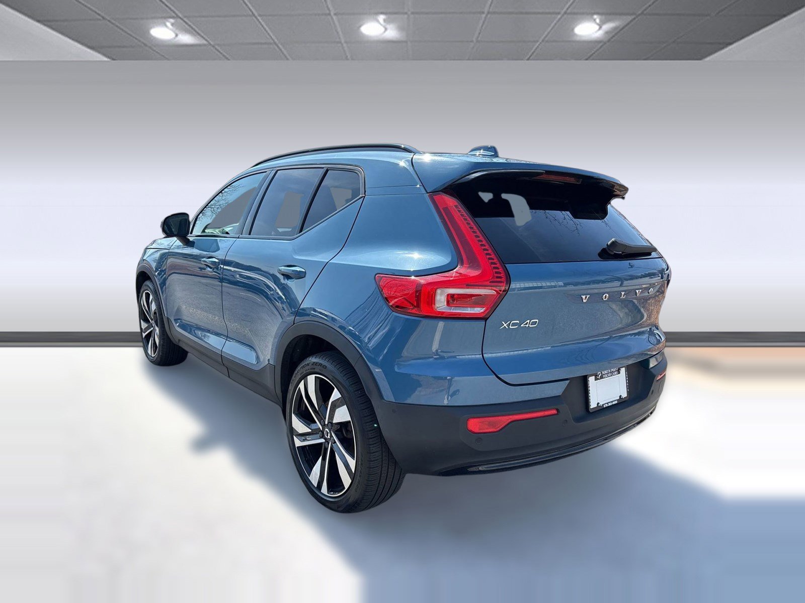 Certified 2023 Volvo XC40 B5 Plus w/ Driver Assist Package image 3