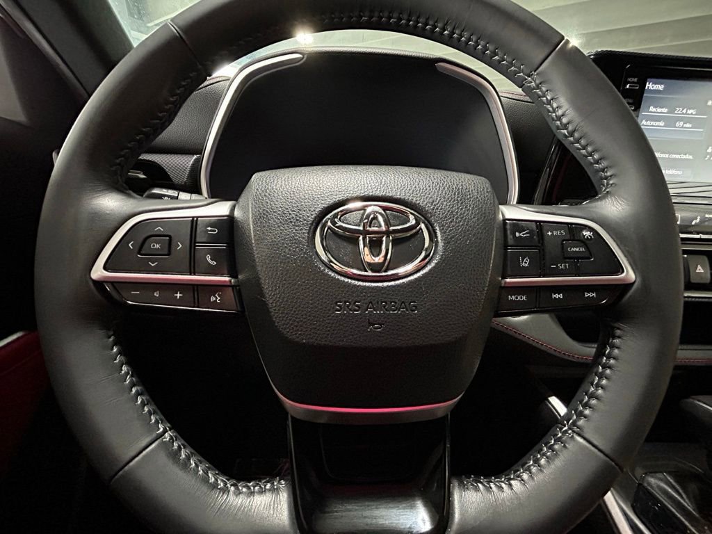 Used 2022 Toyota Highlander XSE image 16