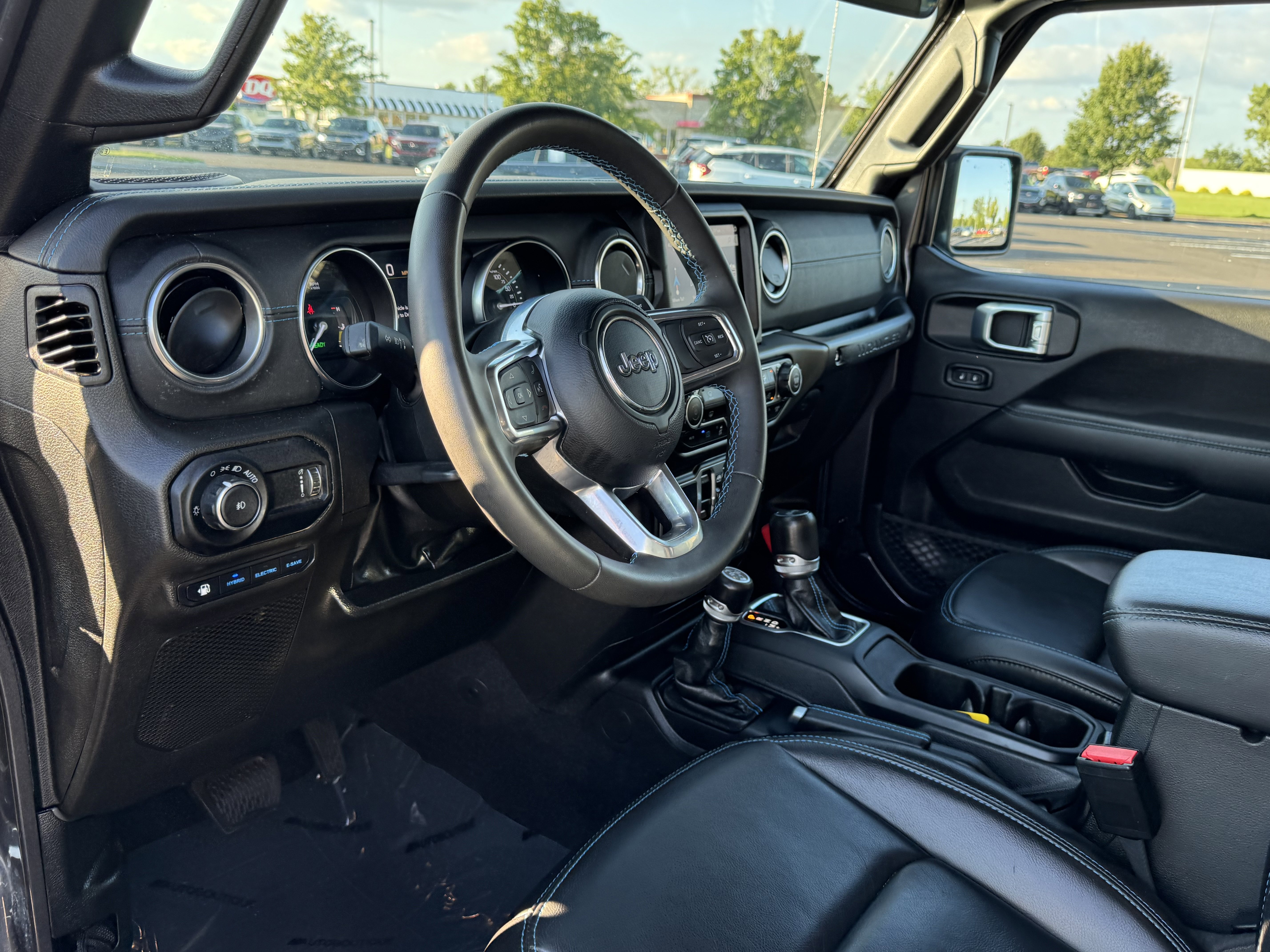 Used 2023 Jeep Wrangler Unlimited Rubicon 4xe image 7
