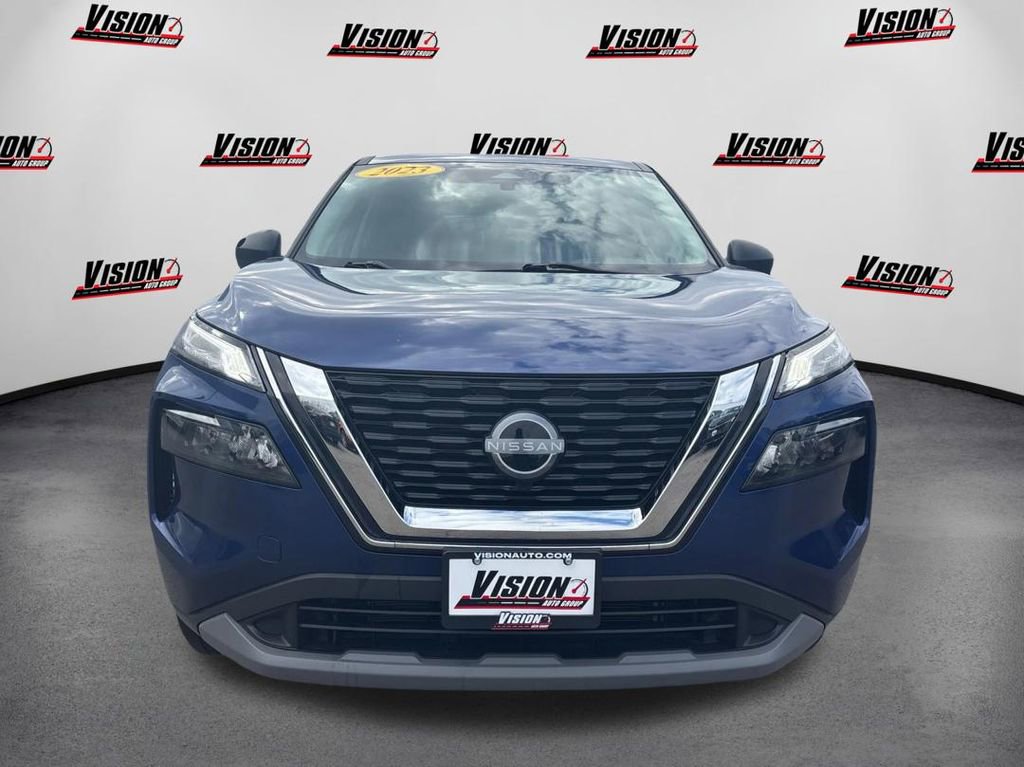 Used 2023 Nissan Rogue S image 2