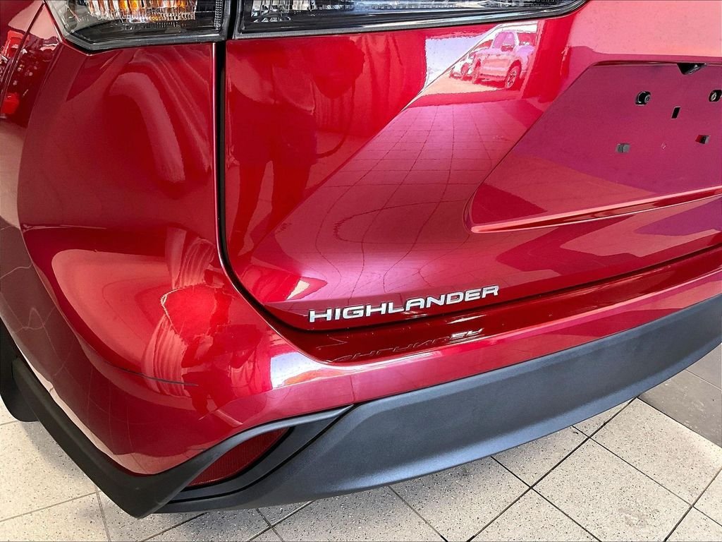 Used 2023 Toyota Highlander XLE AWD/4WD image 30