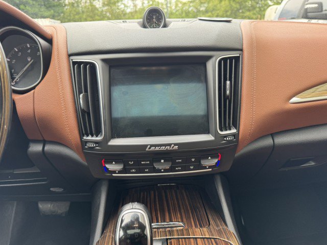 Used 2018 Maserati Levante AWD/4WD image 30