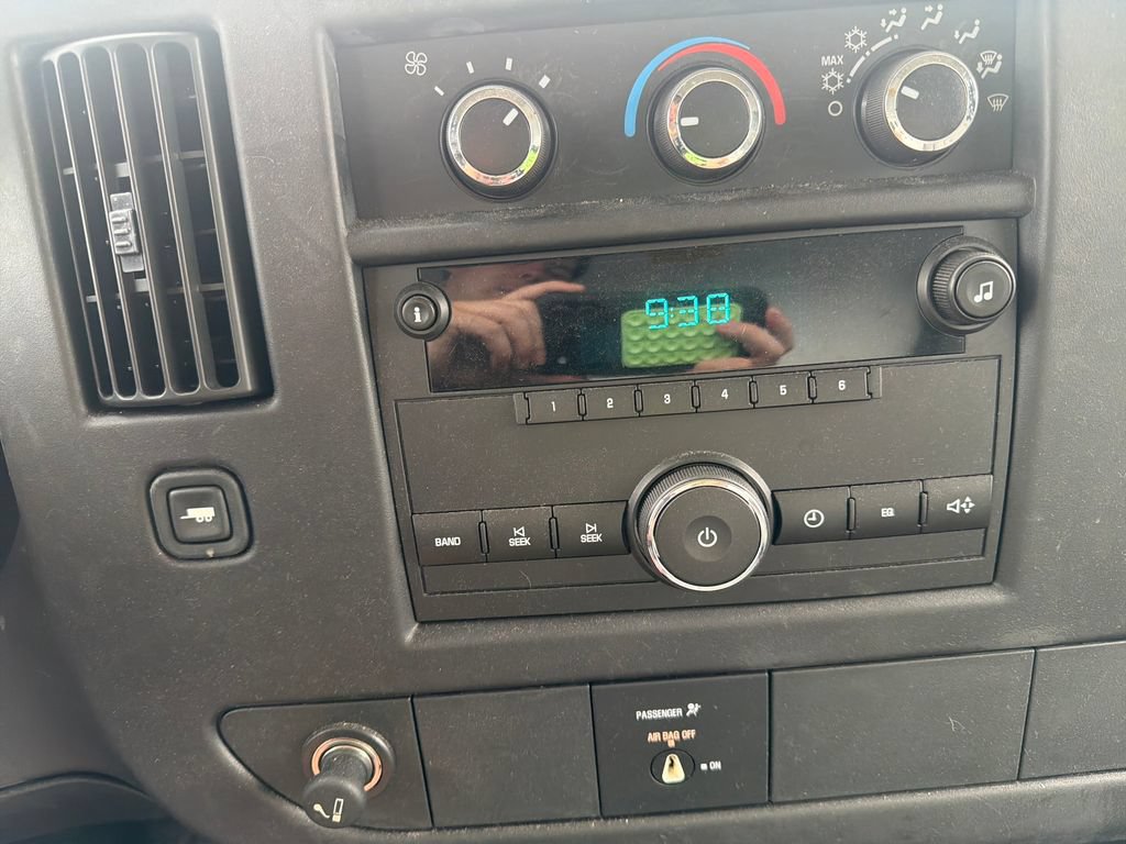 Used 2008 Chevrolet Express 3500 RWD image 15
