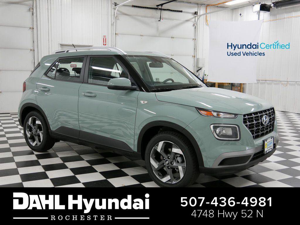 Used 2025 Hyundai Venue SEL FWD image 1