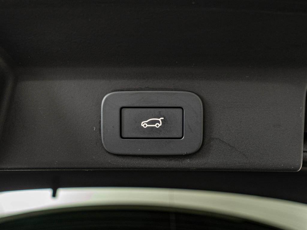 Certified 2025 Jaguar F-PACE R-Dynamic S AWD/4WD image 36