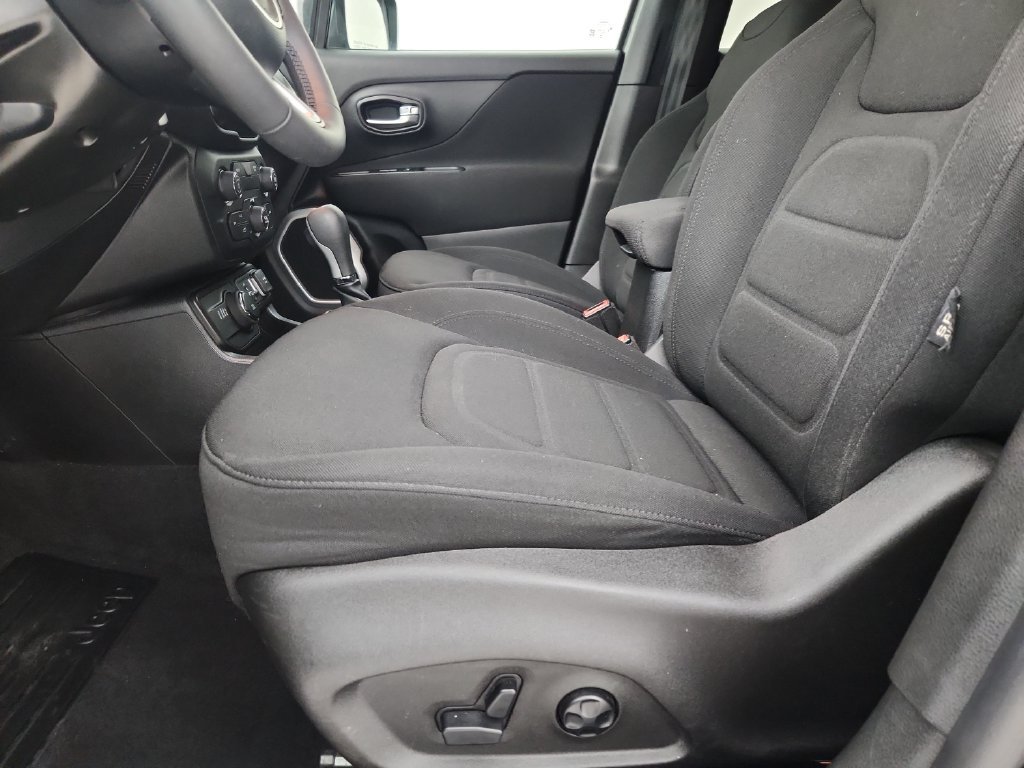 Certified 2020 Jeep Renegade Latitude w/ Popular Equipment Group AWD/4WD image 22
