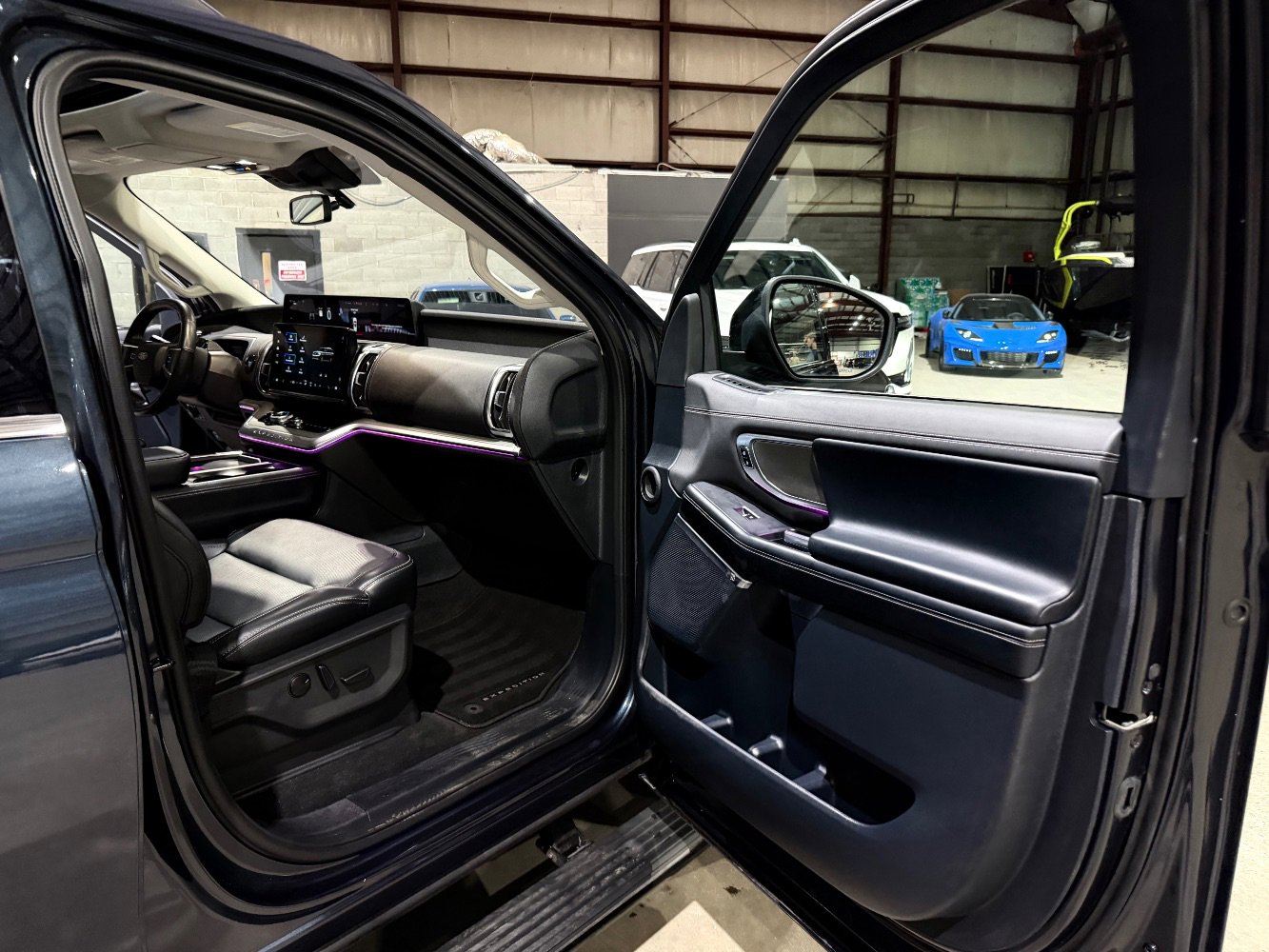 Used 2025 Ford Expedition Platinum AWD/4WD image 23