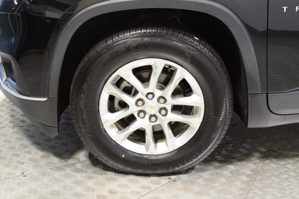 Used 2018 Chevrolet Traverse LT FWD image 36