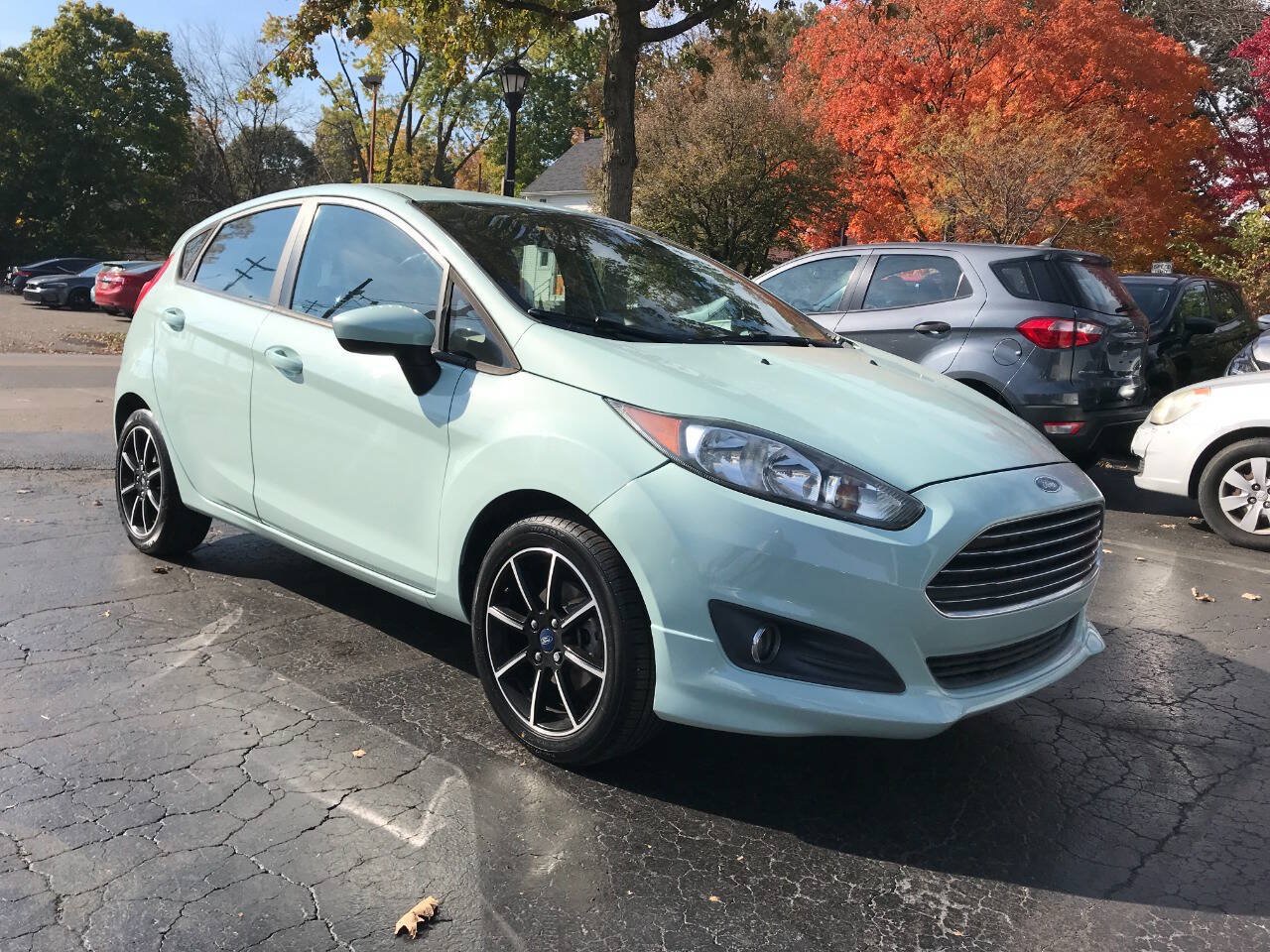 Used 2017 Ford Fiesta SE w/ Equipment Group 201A FWD image 2