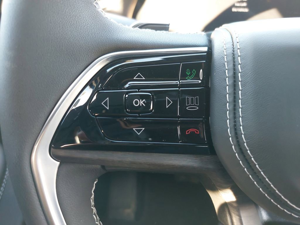 New 2024 Jeep Grand Cherokee Overland w/ Luxury Tech Group IV image 19