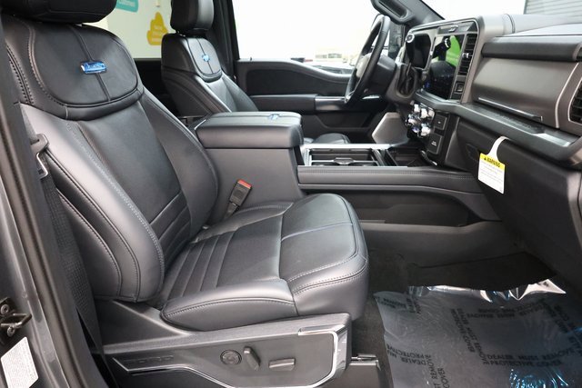 Used 2025 Ford F450 Platinum w/ FX4 Off-Road Package image 92