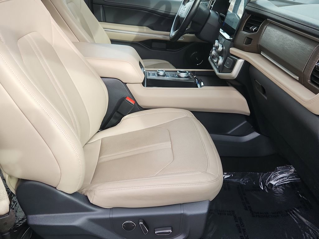 Used 2024 Ford Expedition Limited image 18