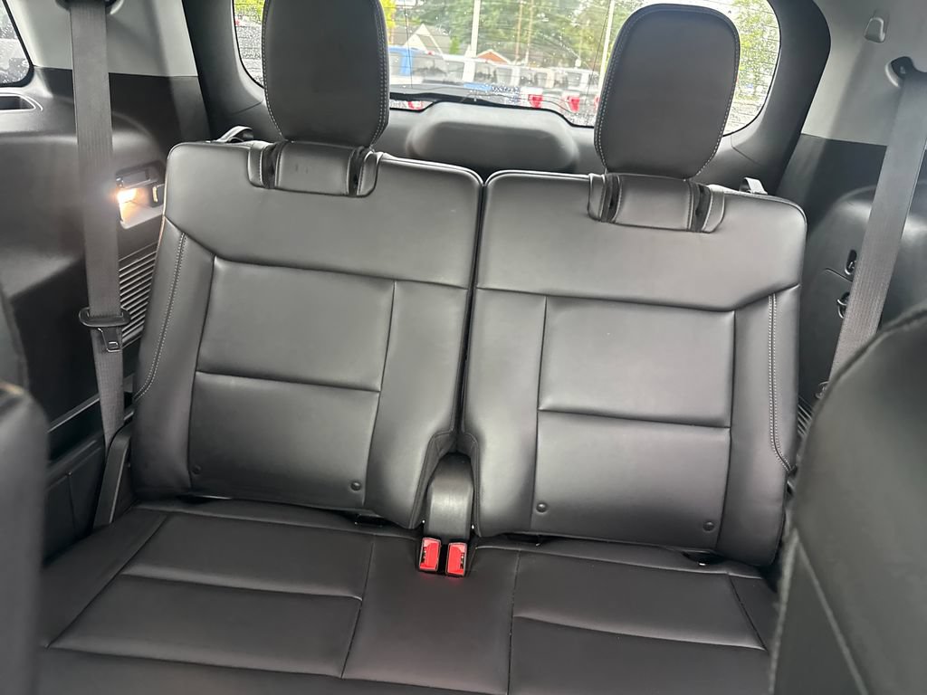 Used 2024 Ford Explorer XLT w/ Equipment Group 202A AWD/4WD image 21