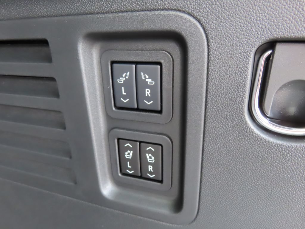 New 2026 Chevrolet Traverse RS w/ LPO, Floor Liner Package AWD/4WD image 22
