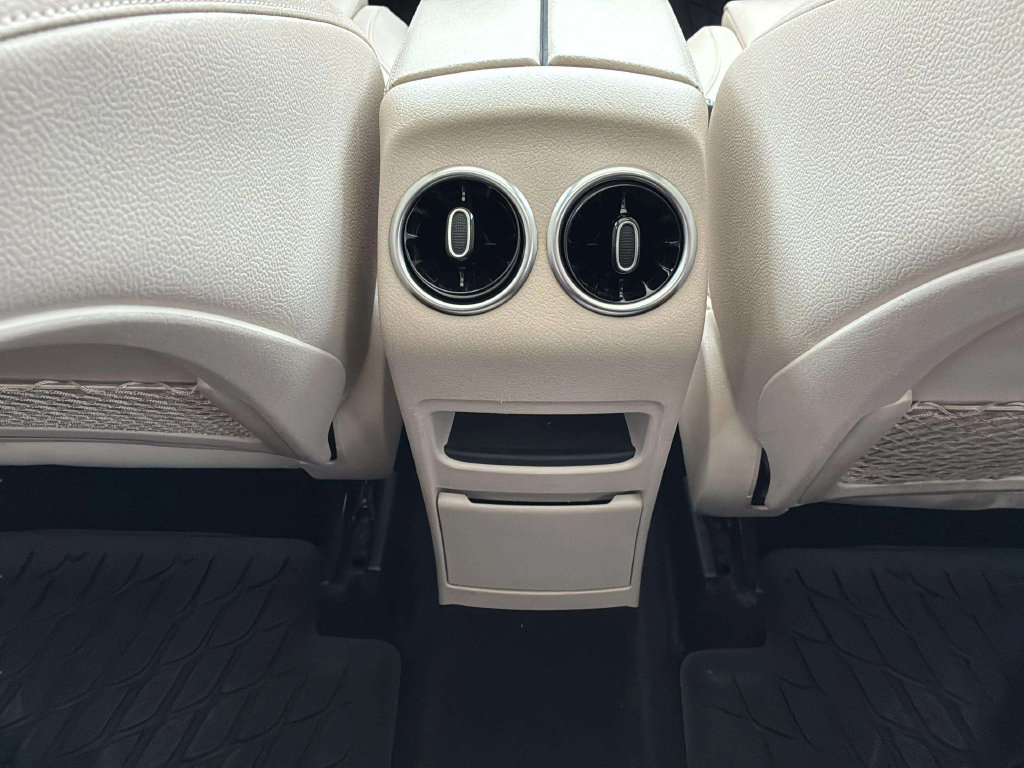 Used 2023 Mercedes-Benz GLB 250 image 24