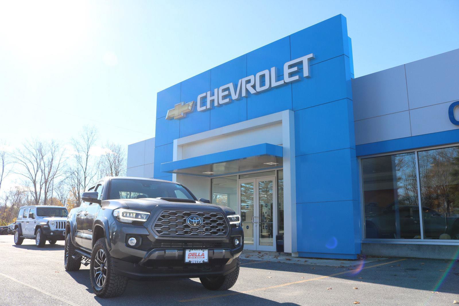 Used 2023 Toyota Tacoma TRD Sport w/ Black Out Package (TMS) image 11