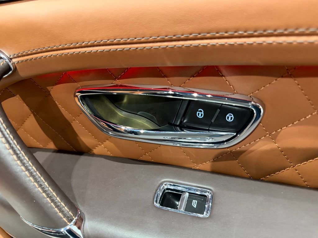 Used 2018 Bentley Bentayga AWD/4WD image 40