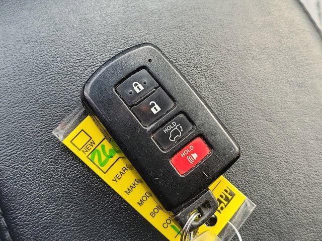 Used 2017 Toyota RAV4 Limited image 35