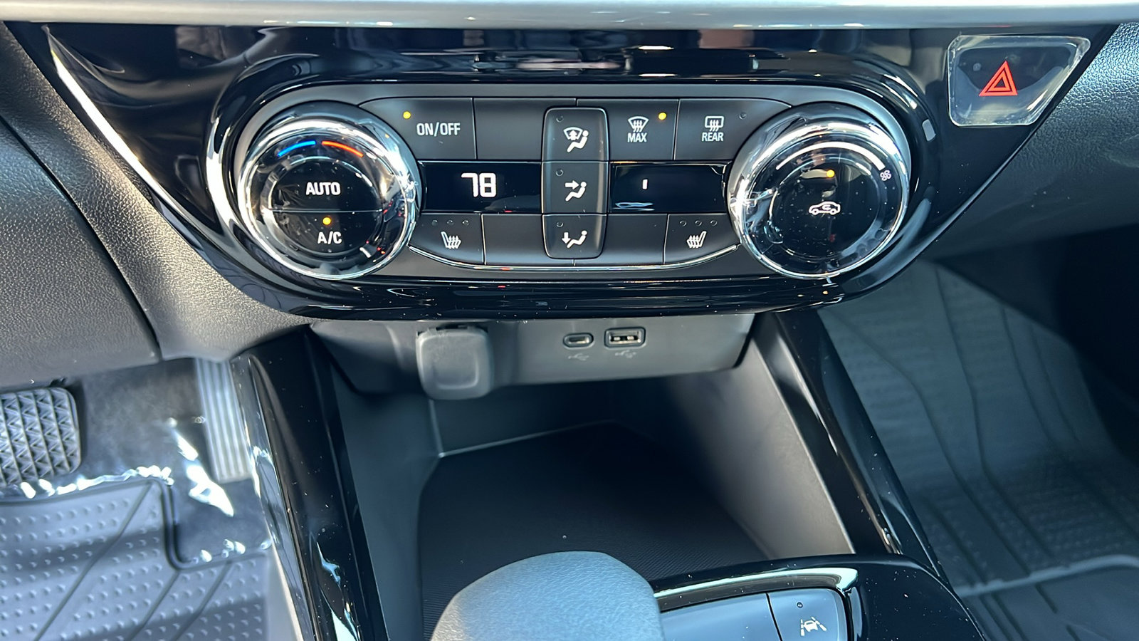 New 2026 Chevrolet Trax LT w/ LT Convenience Package FWD image 21