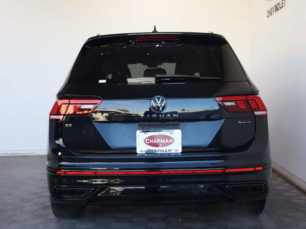 Used 2023 Volkswagen Tiguan SE R-Line image 6