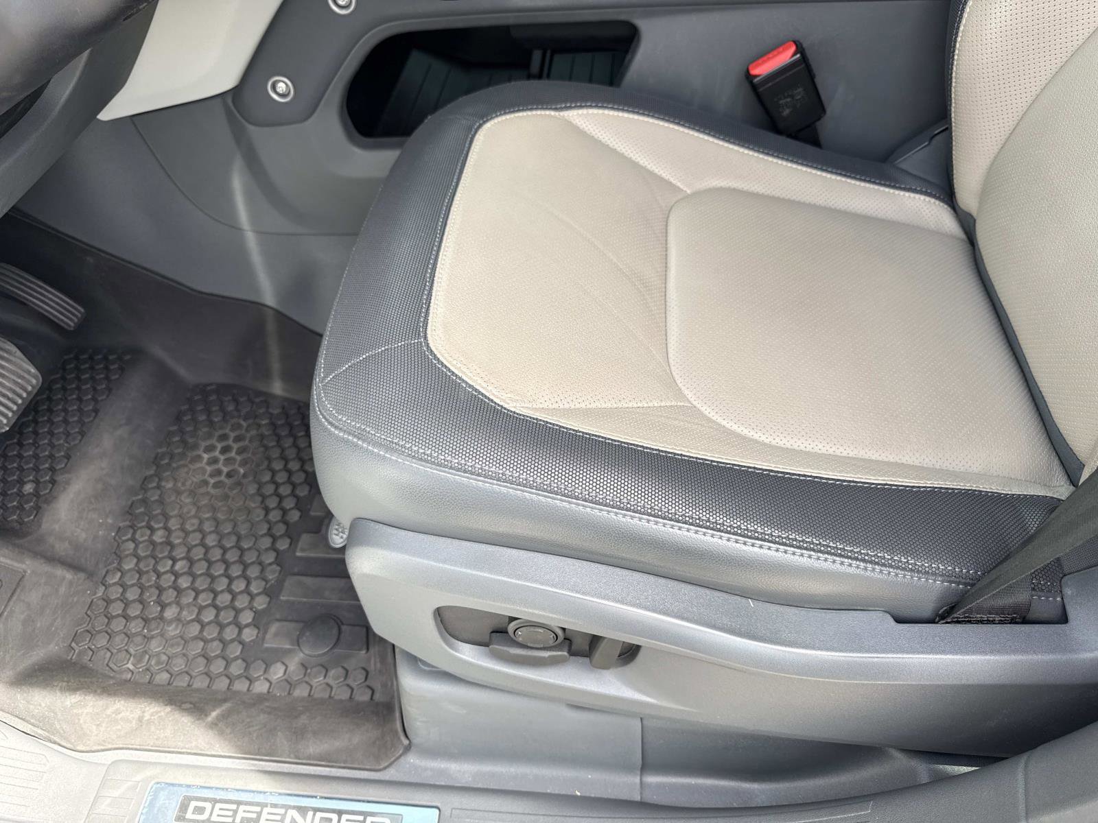 Used 2023 Land Rover Defender 110 X-Dynamic SE AWD/4WD image 23