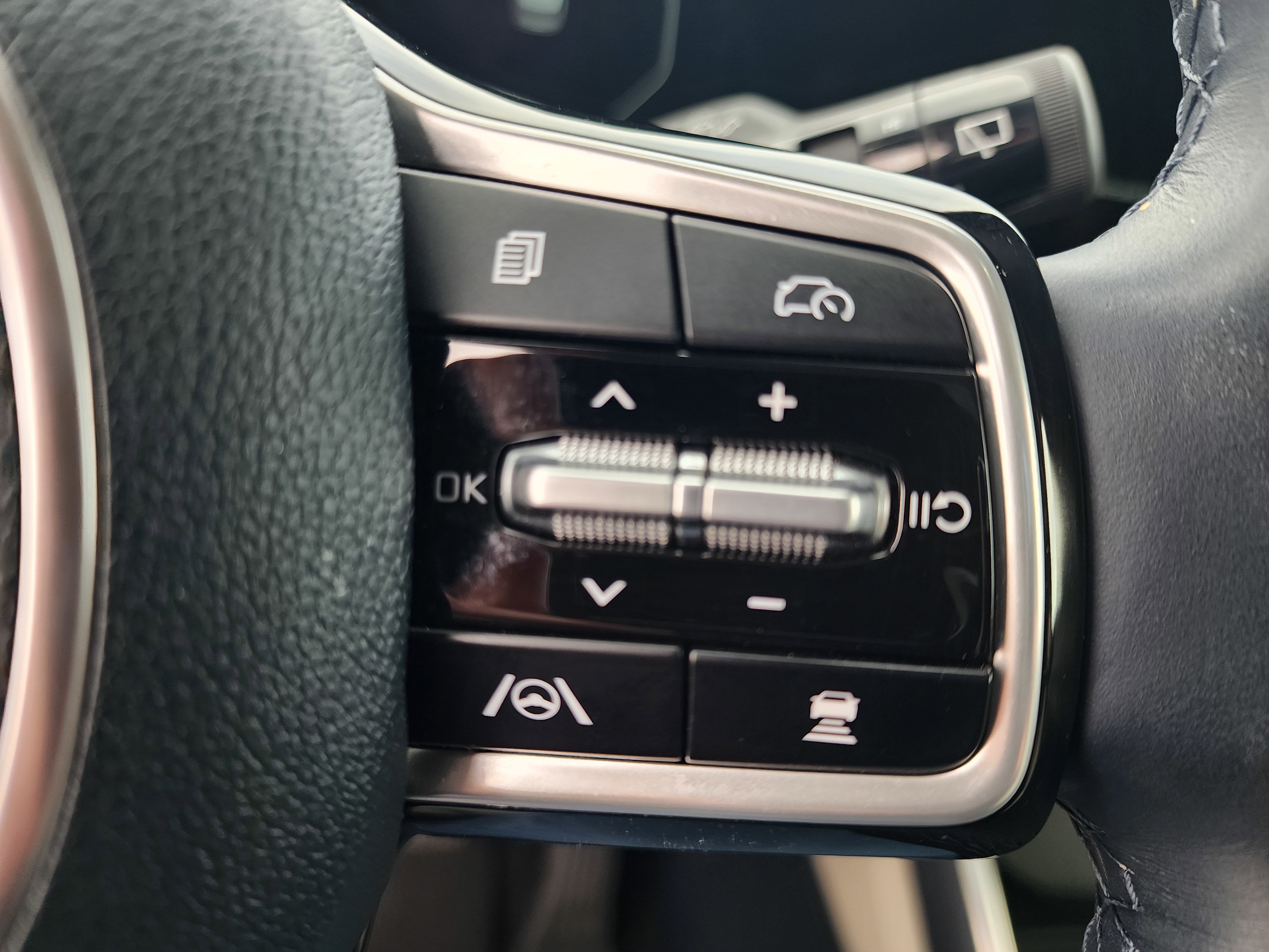 Used 2025 Kia Carnival SX Prestige FWD image 22