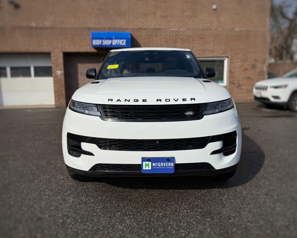 Used 2025 Land Rover Range Rover Sport SE image 2
