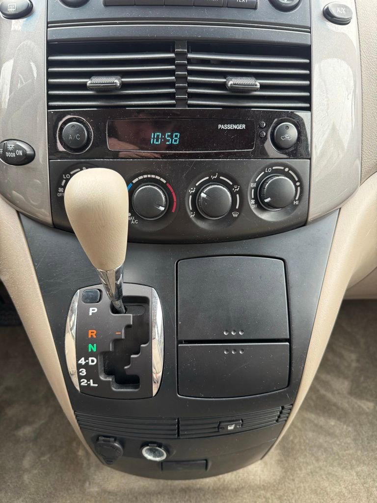 Used 2010 Toyota Sienna LE FWD image 19