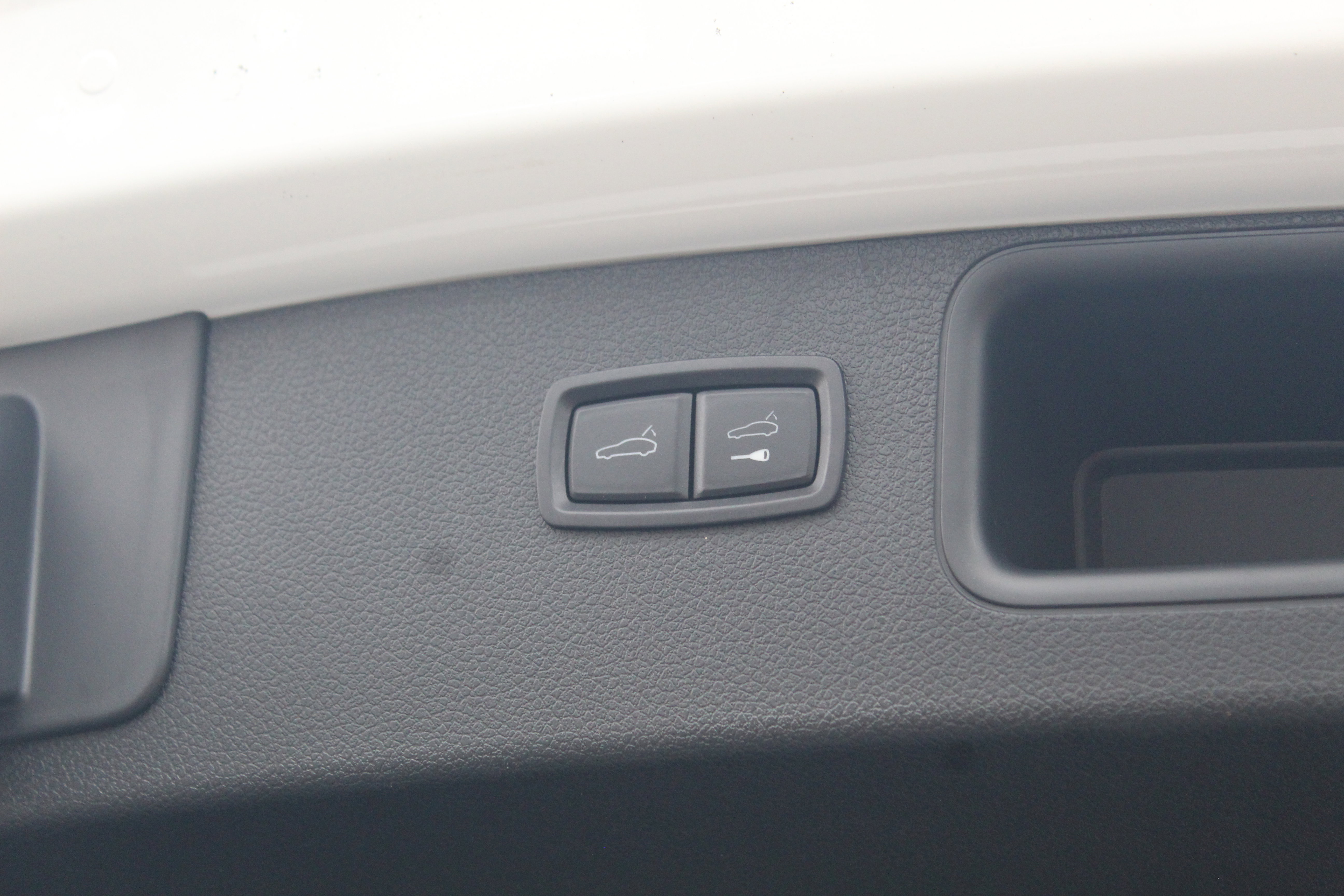 Certified 2025 Porsche Macan image 13