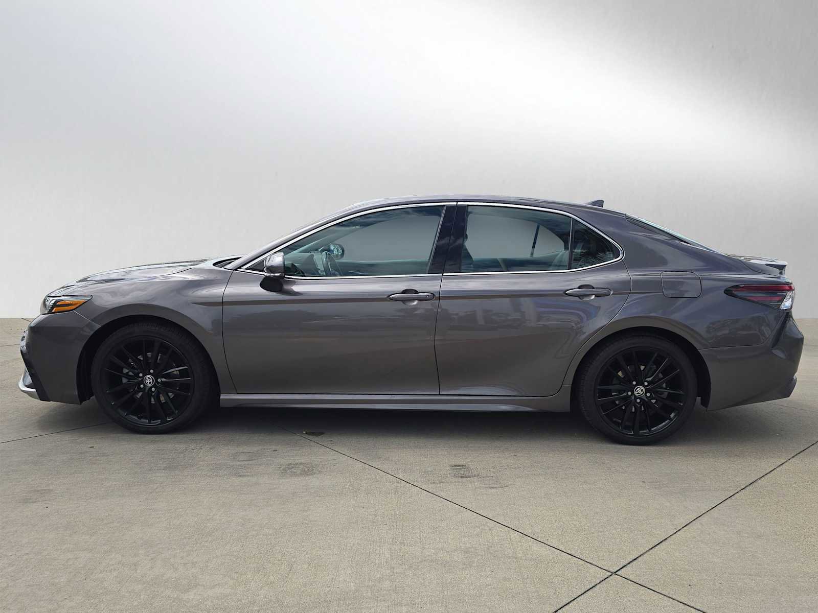 Used 2023 Toyota Camry XSE FWD image 6