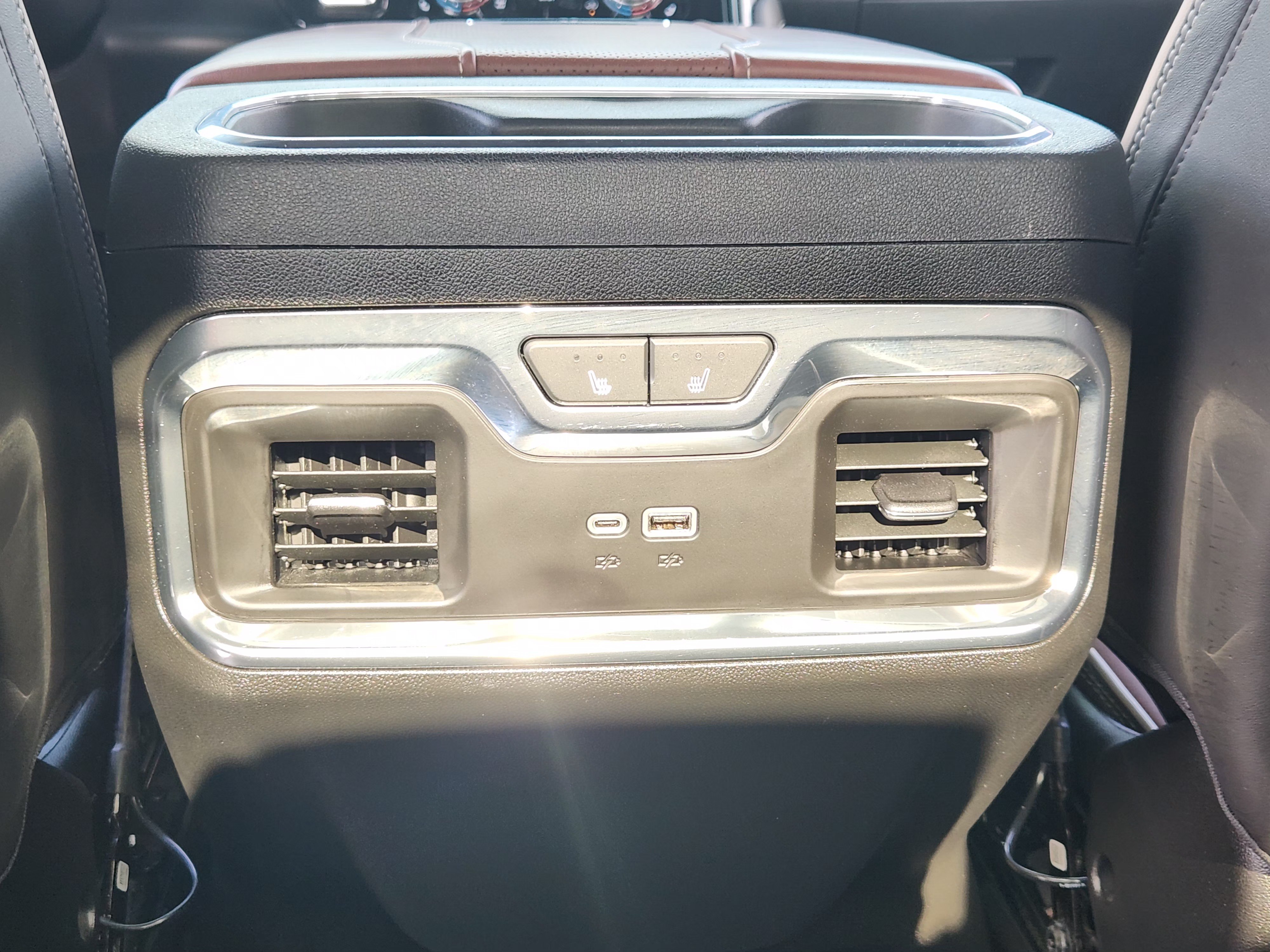 Used 2024 GMC Sierra 2500 Denali Ultimate AWD/4WD image 32