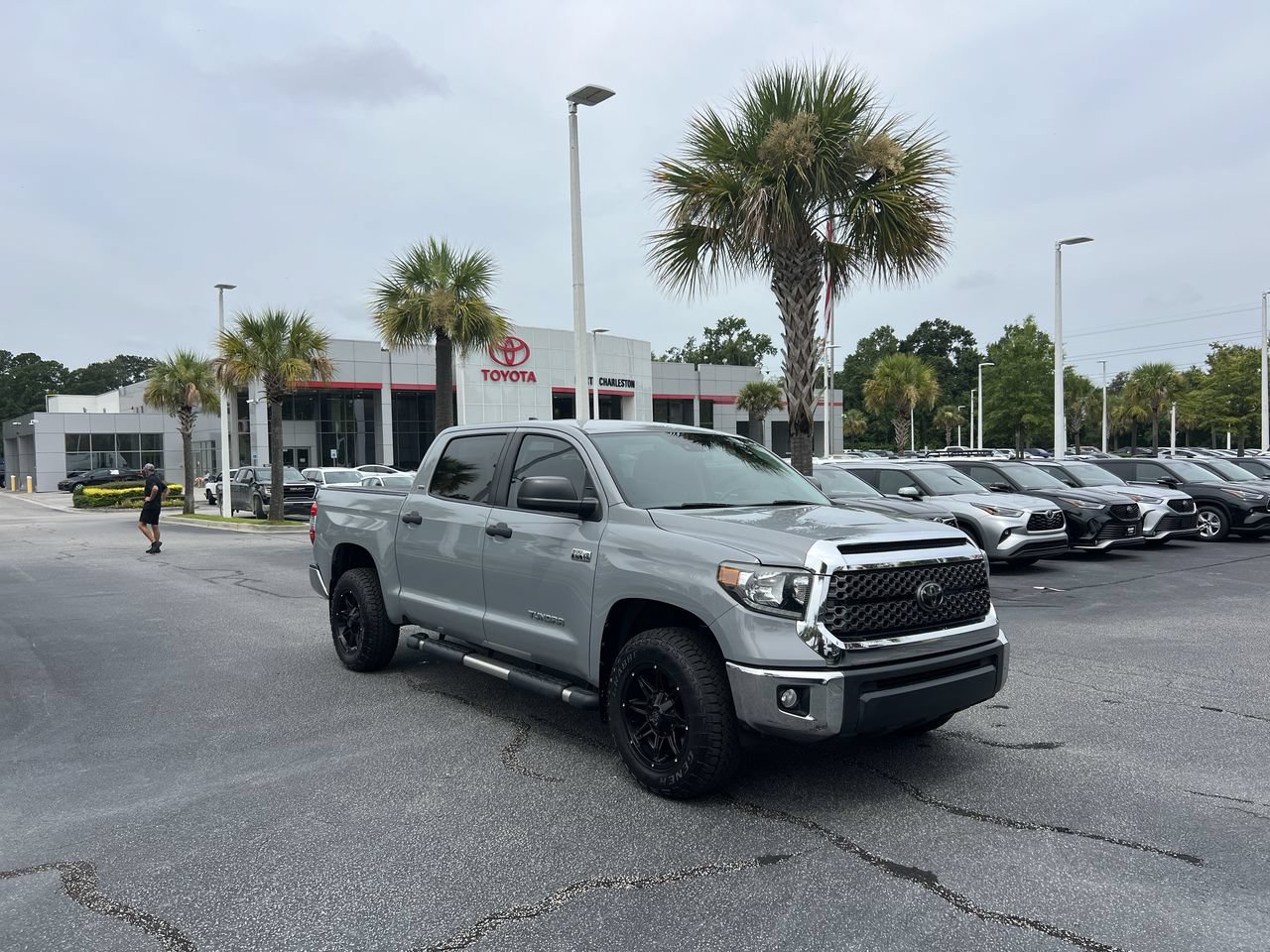 Used 2021 Toyota Tundra SR5 w/ SR5 Upgrade Package AWD/4WD image 2