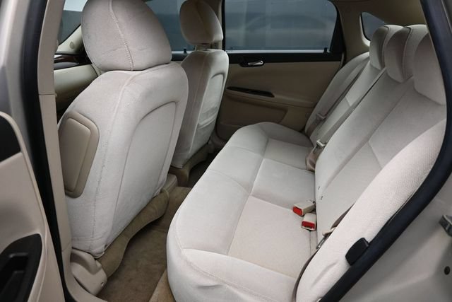 Used 2009 Chevrolet Impala LT FWD image 14