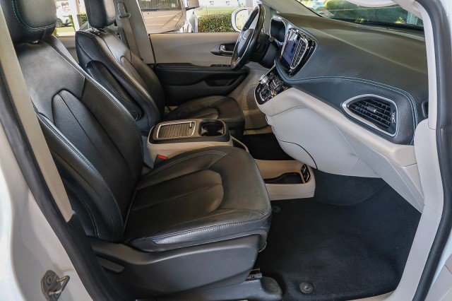 Used 2021 Chrysler Pacifica Touring-L FWD image 36