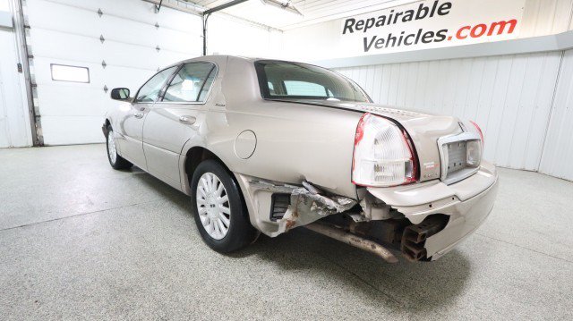 Used 2003 Lincoln Town Car Executive RWD image 3