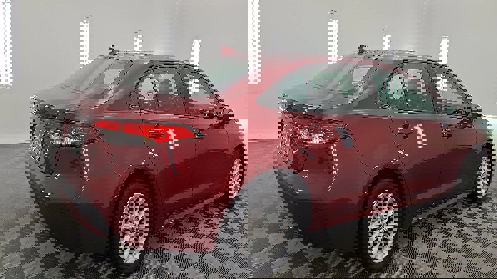 Used 2022 Toyota Corolla LE image 4