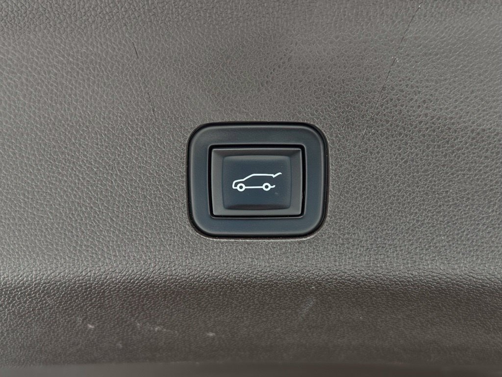 Used 2023 GMC Yukon XL SLT AWD/4WD image 17