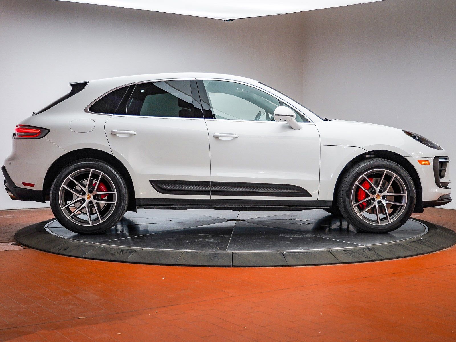 Certified 2022 Porsche Macan S image 11
