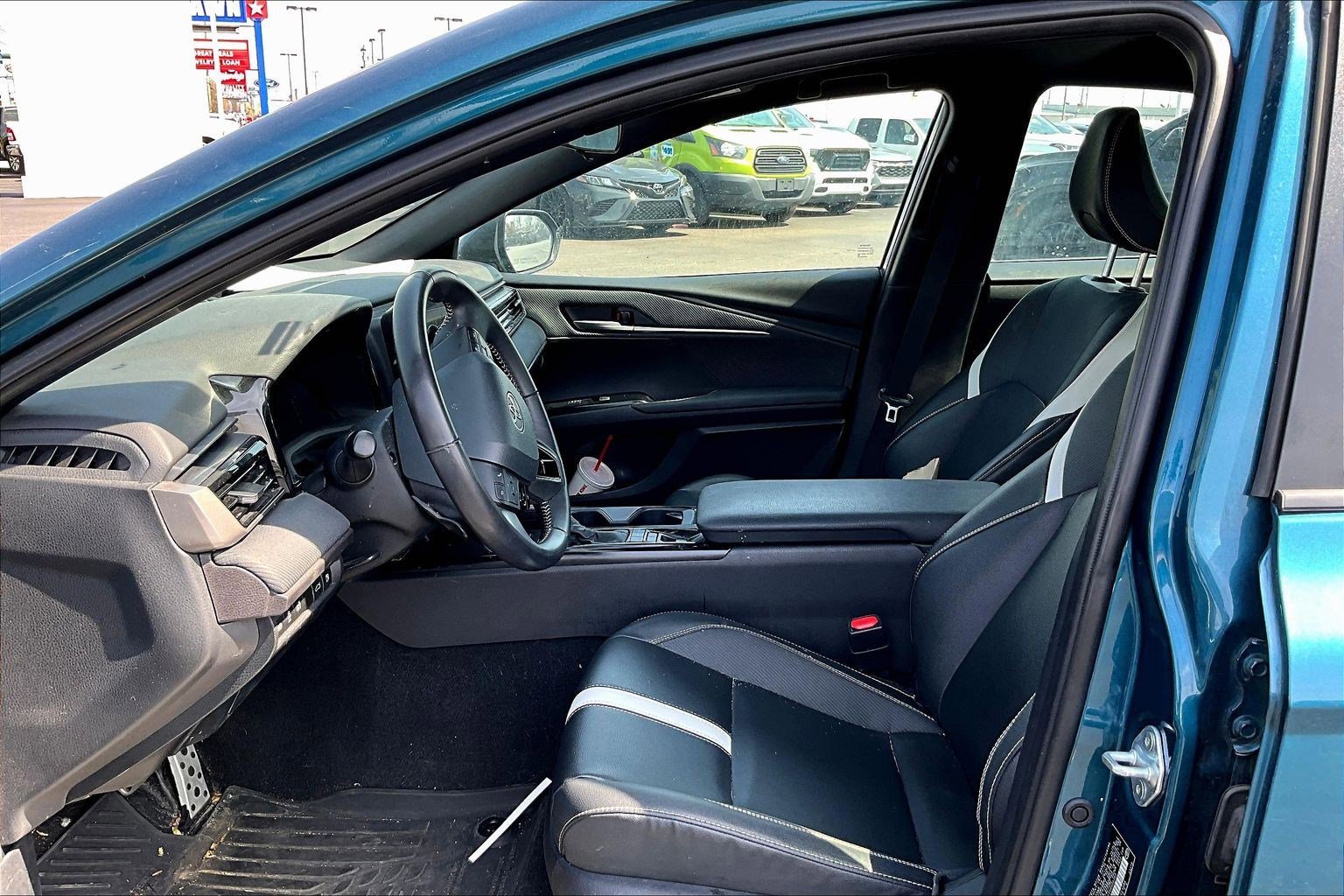 Used 2025 Toyota Camry SE image 4