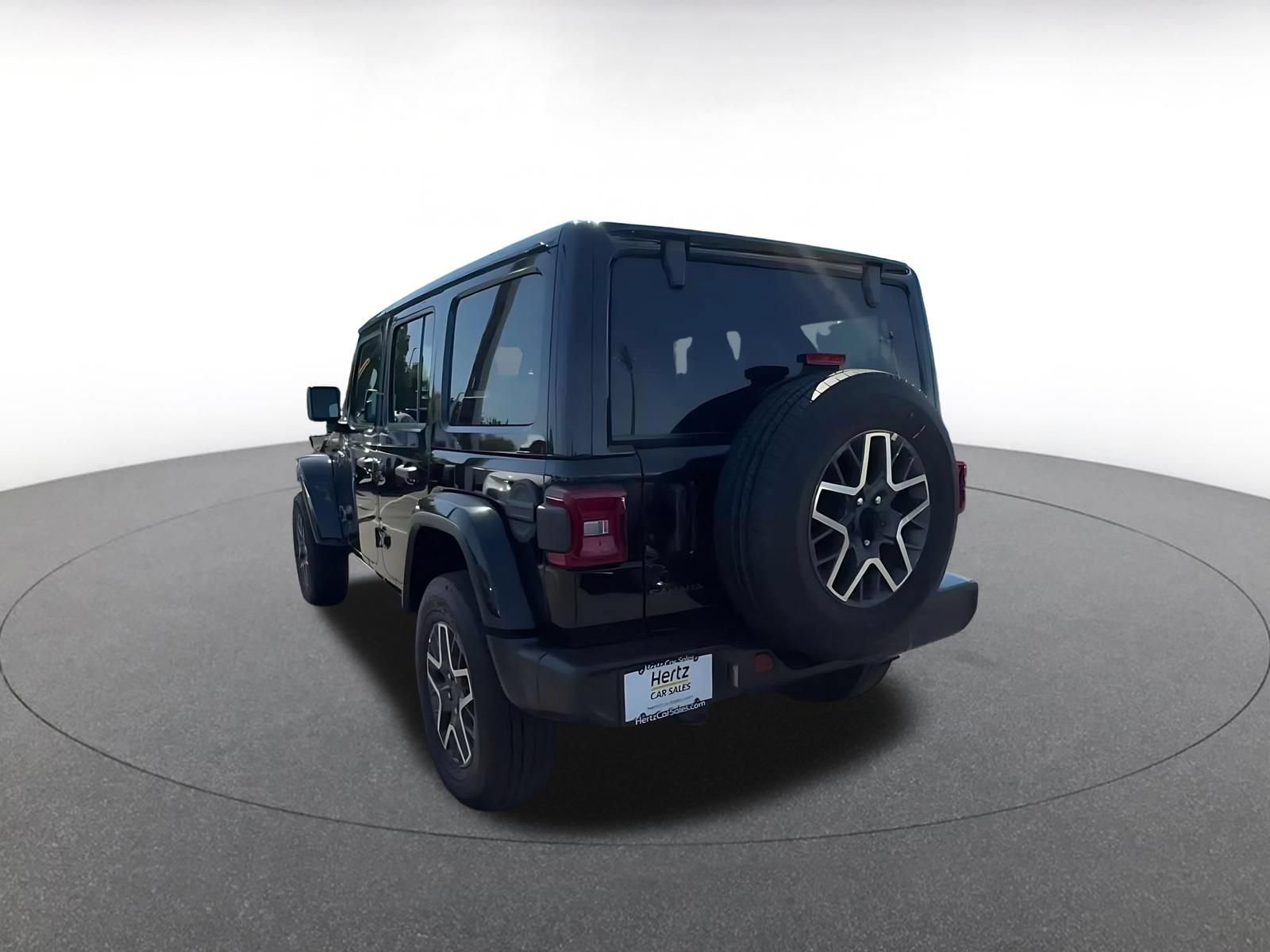 Used 2025 Jeep Wrangler Unlimited Sahara AWD/4WD image 9