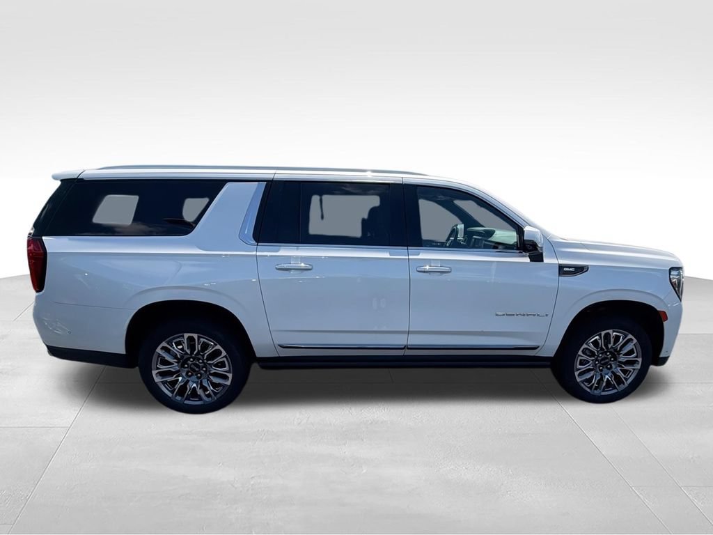 Used 2023 GMC Yukon XL Denali Ultimate AWD/4WD image 9