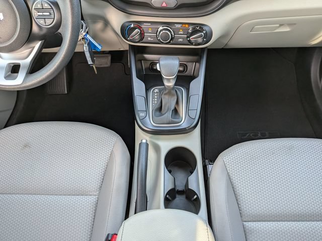 Certified 2025 Kia Soul LX w/ LX Technology Package FWD image 19