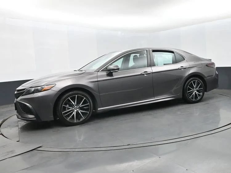 Used 2023 Toyota Camry SE FWD image 5